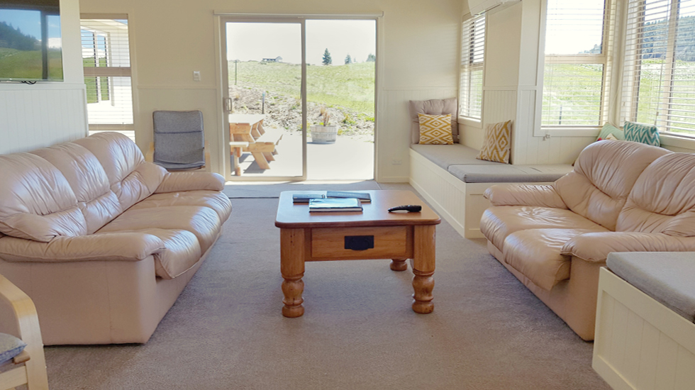 LPB Testimonial Erebus Place Tekapo10 - lounge