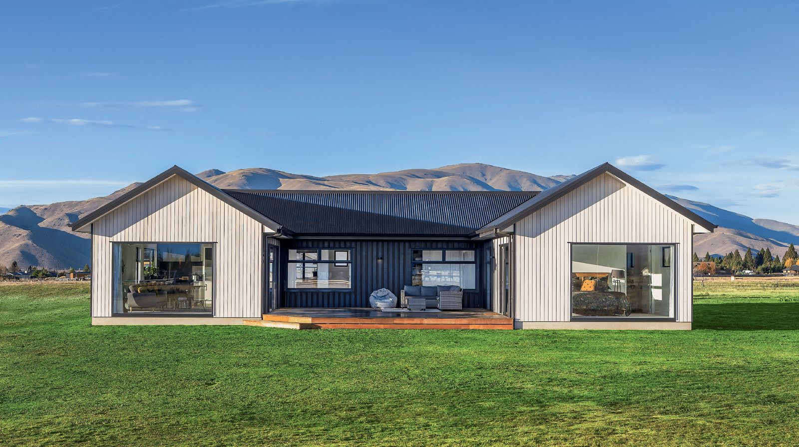 Lone Pine Building Hero Image 1600x895 4 new home builds
